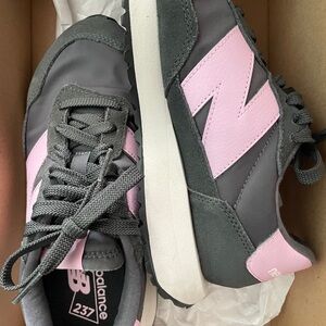 New Balance 237 Gray and Pink Sneakers